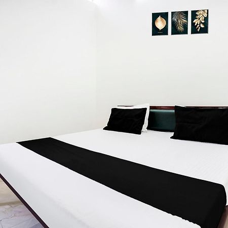 Hotel O The Moon Bareli Kültér fotó