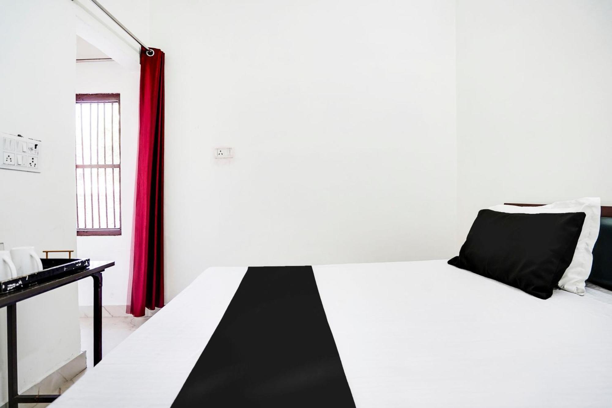Hotel O The Moon Bareli Kültér fotó