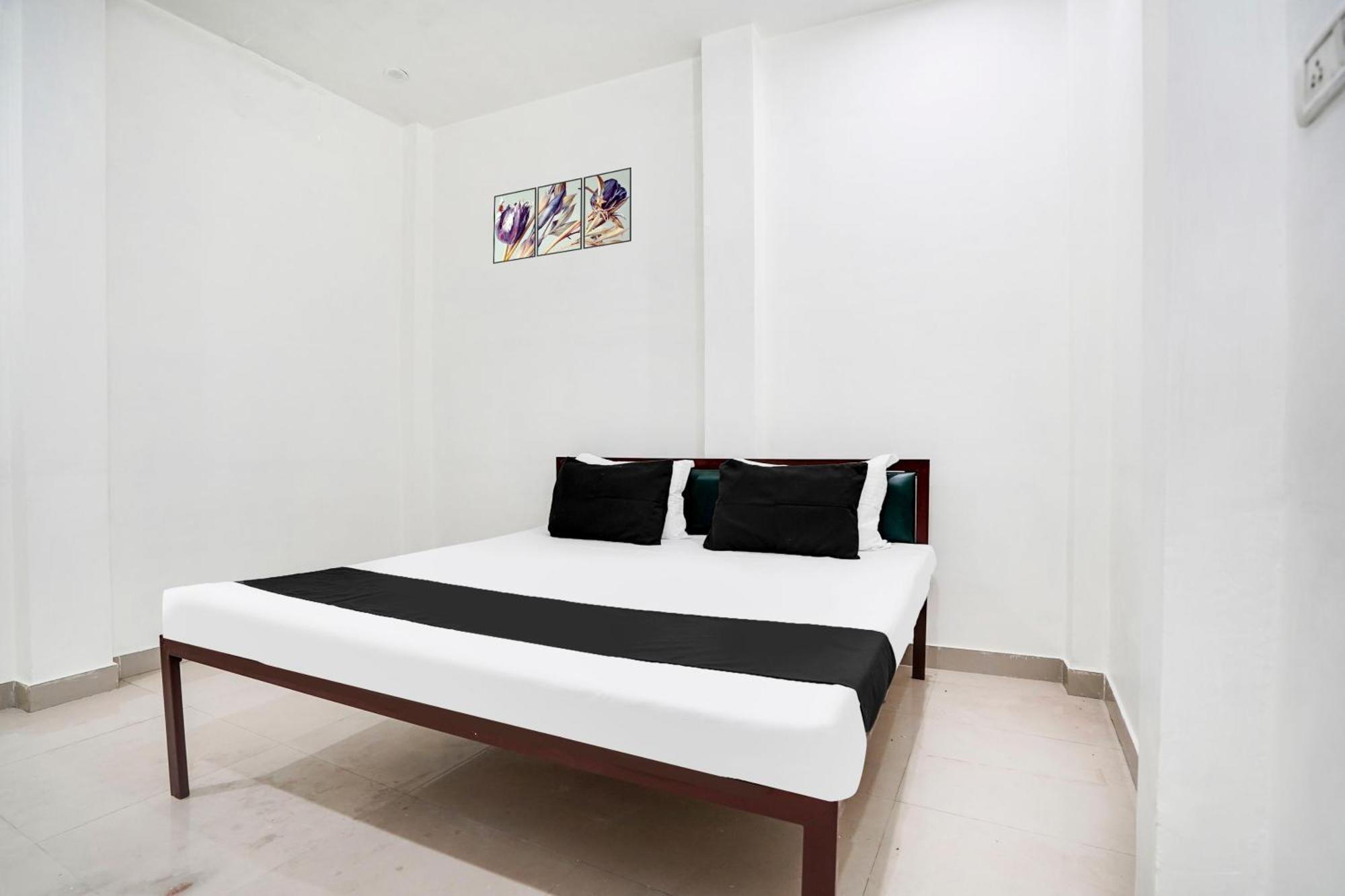 Hotel O The Moon Bareli Kültér fotó