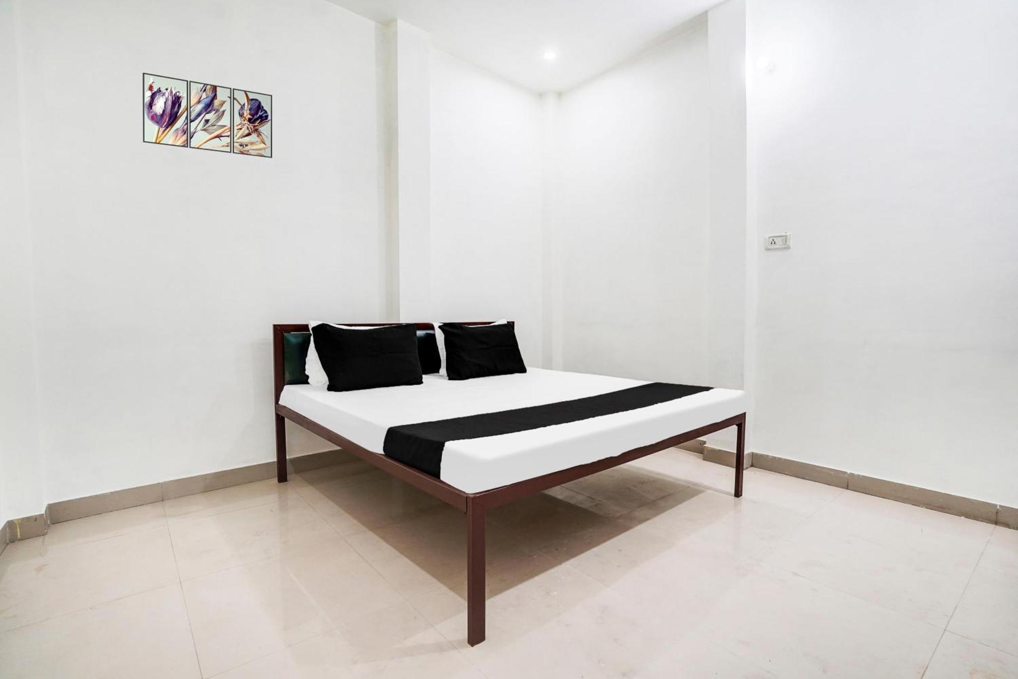 Hotel O The Moon Bareli Kültér fotó