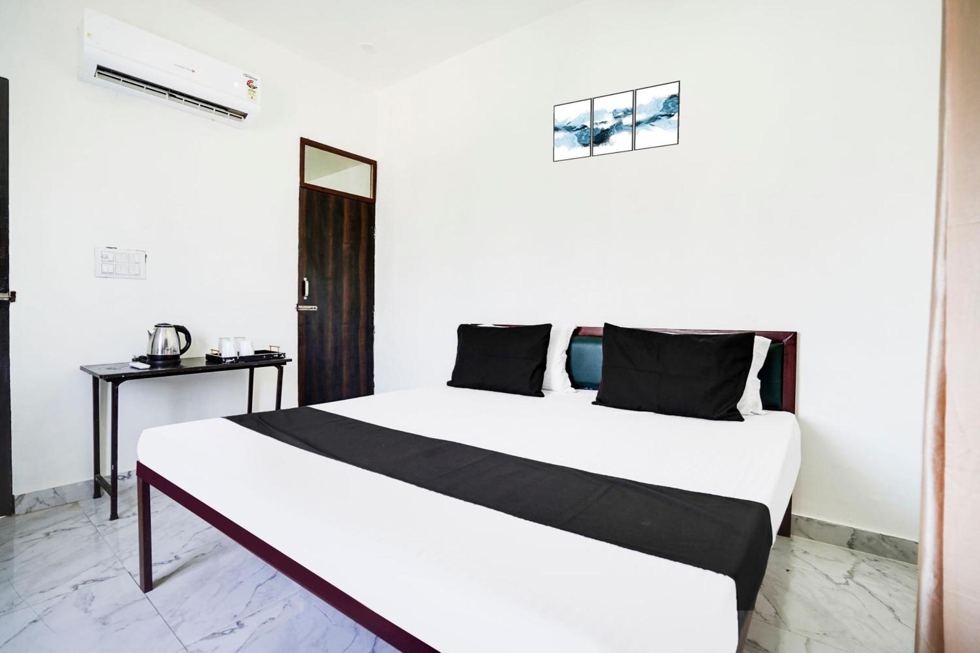 Hotel O The Moon Bareli Kültér fotó