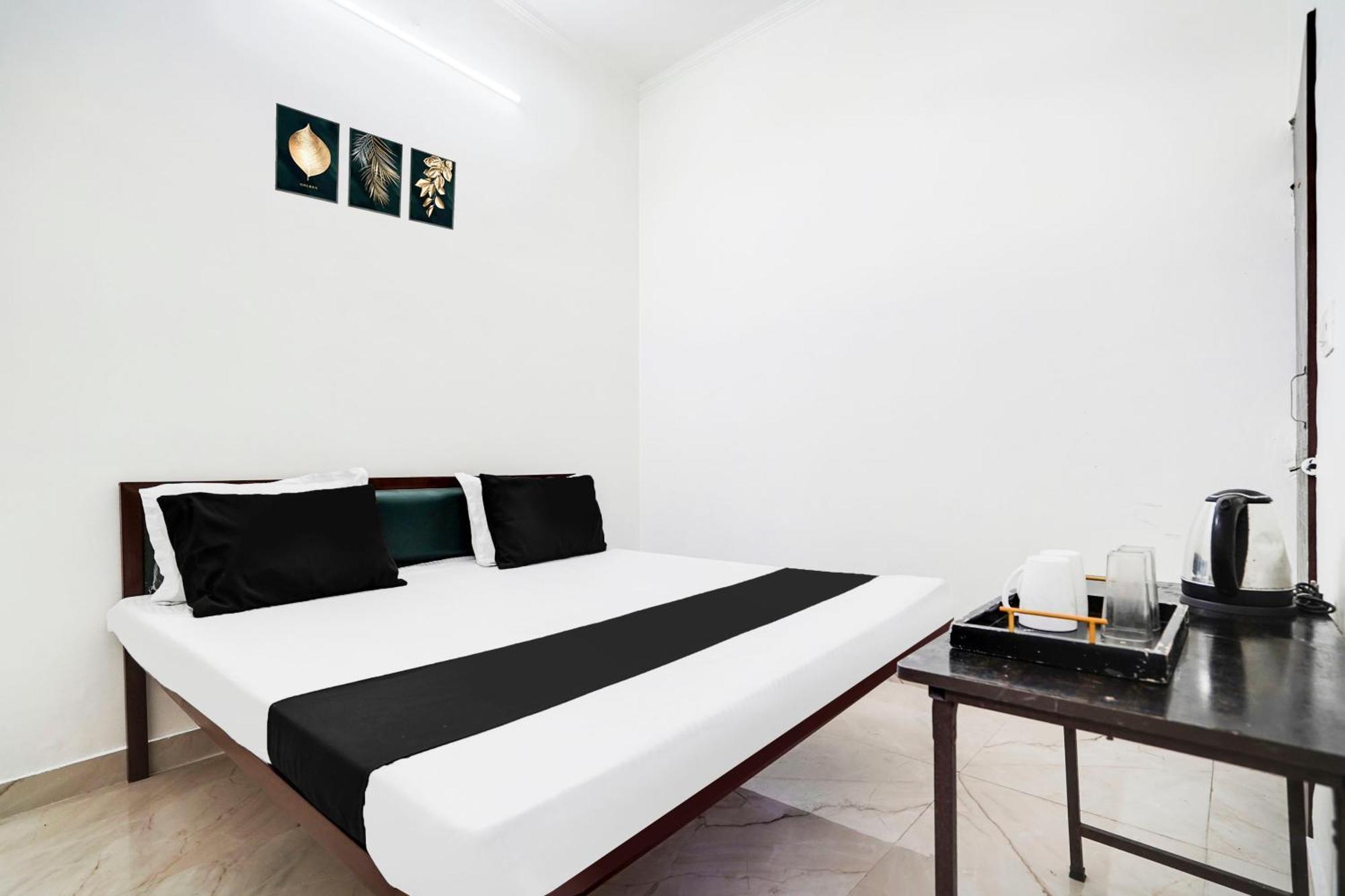 Hotel O The Moon Bareli Kültér fotó
