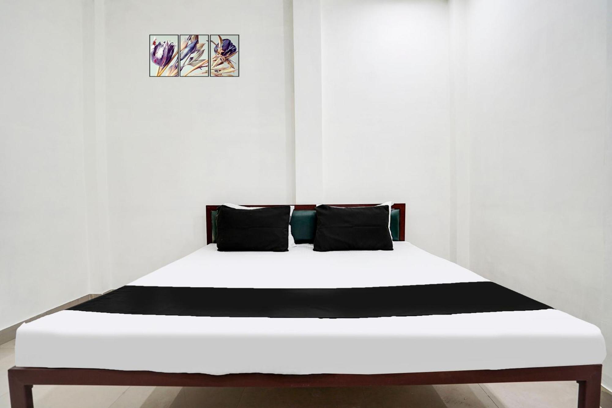 Hotel O The Moon Bareli Kültér fotó